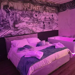 Bed & Breakfast Mirror Jacuzzi Colosseo Monti, Rome
